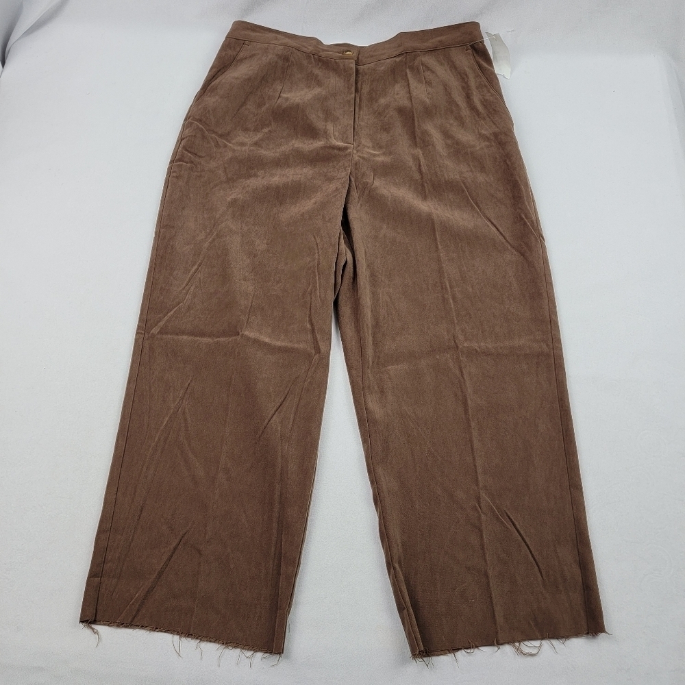 NWT D. Jeans soft pleated high-waisted raw hem relaxed brown short pants